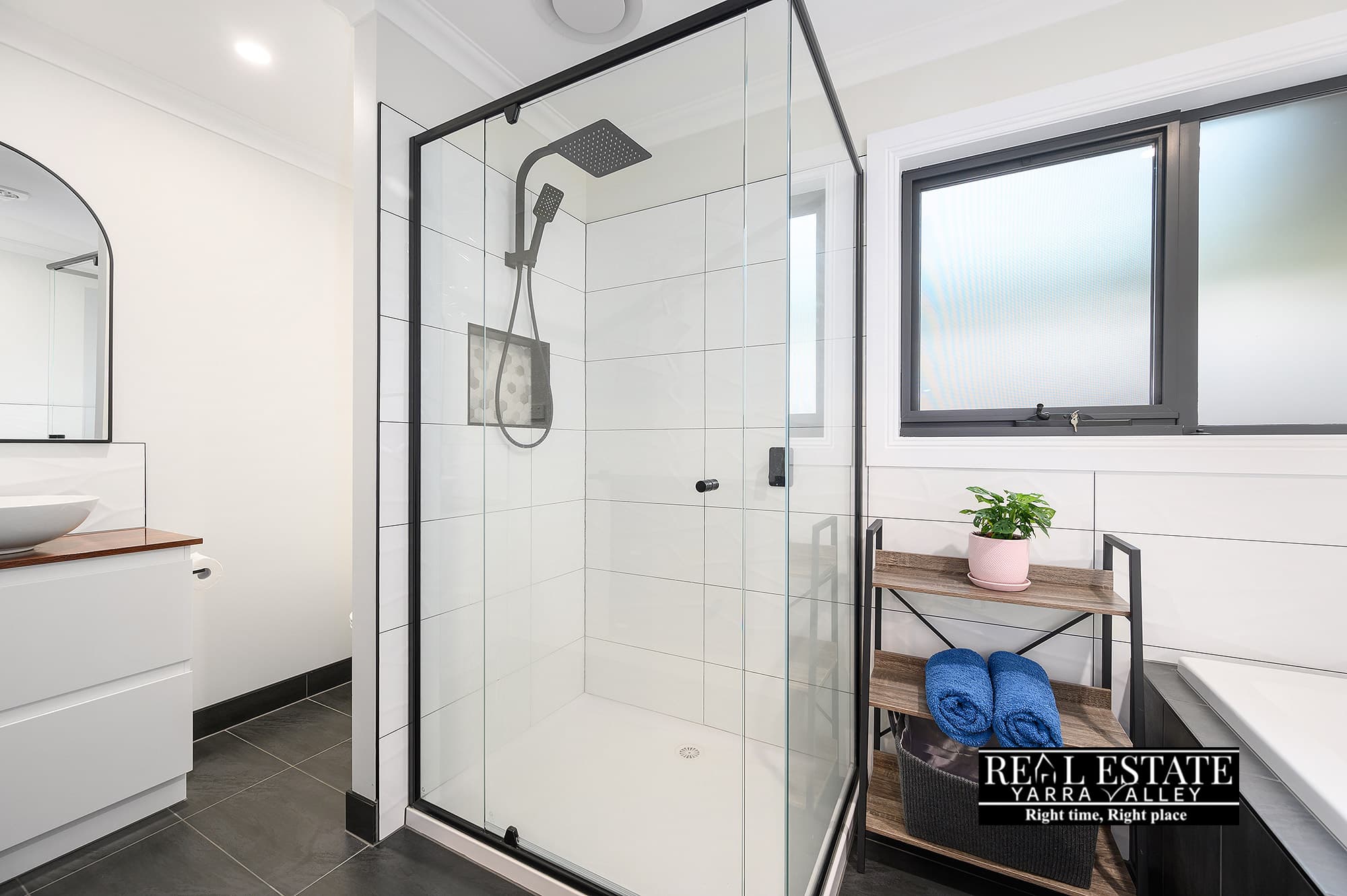 24 Hillcrest Grove, HEALESVILLE, VIC 3777 AUS