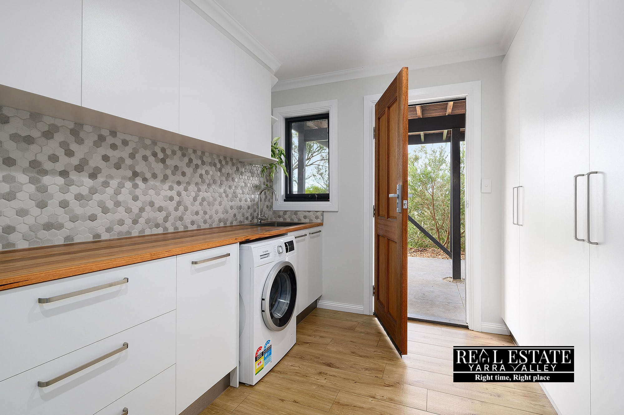 24 Hillcrest Grove, HEALESVILLE, VIC 3777 AUS