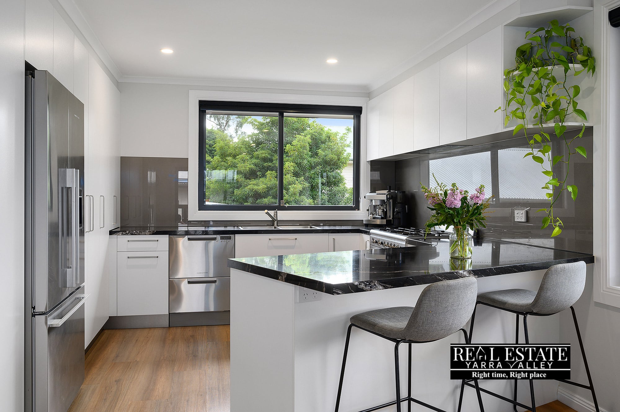 24 Hillcrest Grove, HEALESVILLE, VIC 3777 AUS