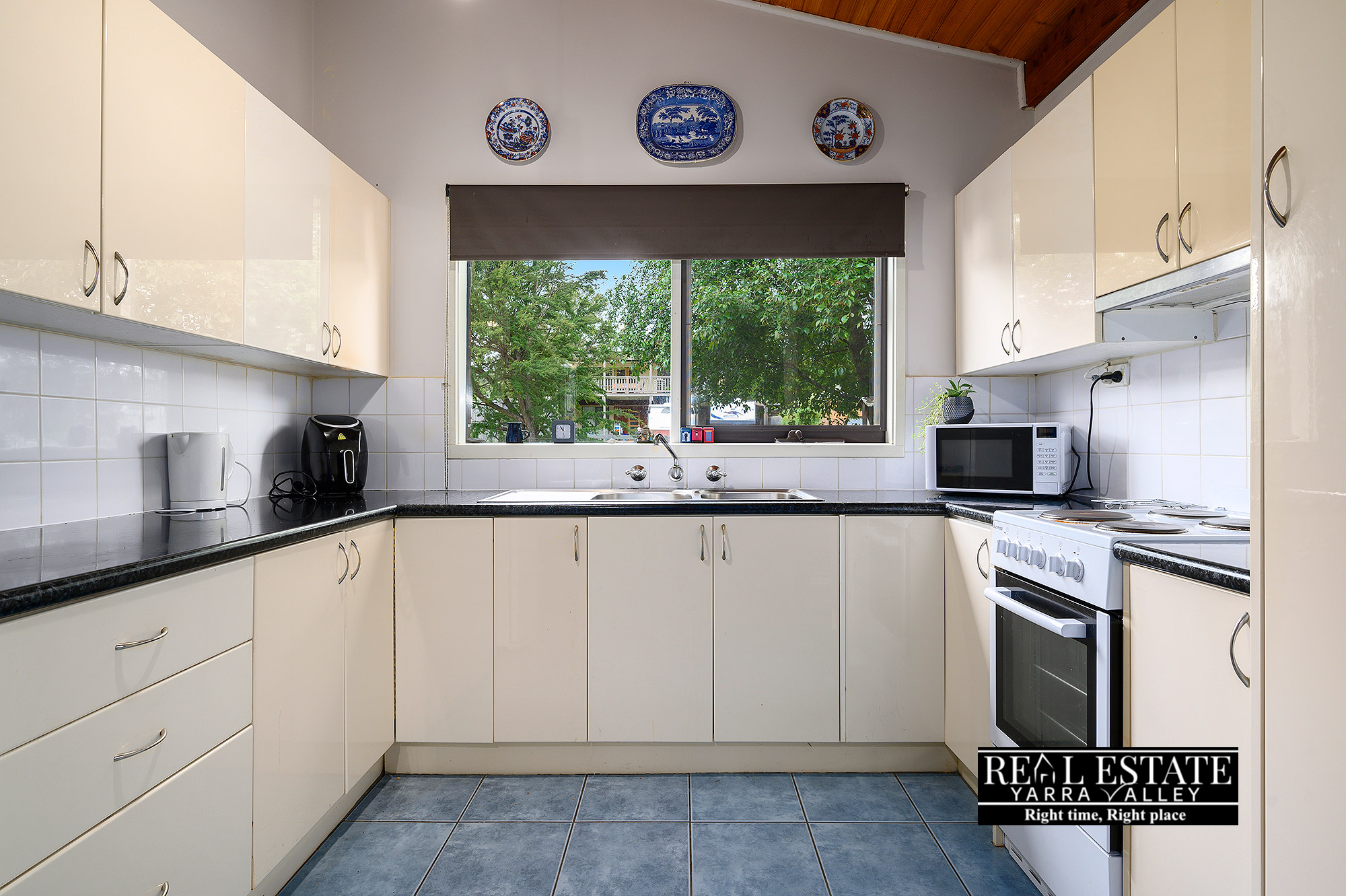 7 Meadow Crescent, BADGER CREEK, VIC 3777 AUS