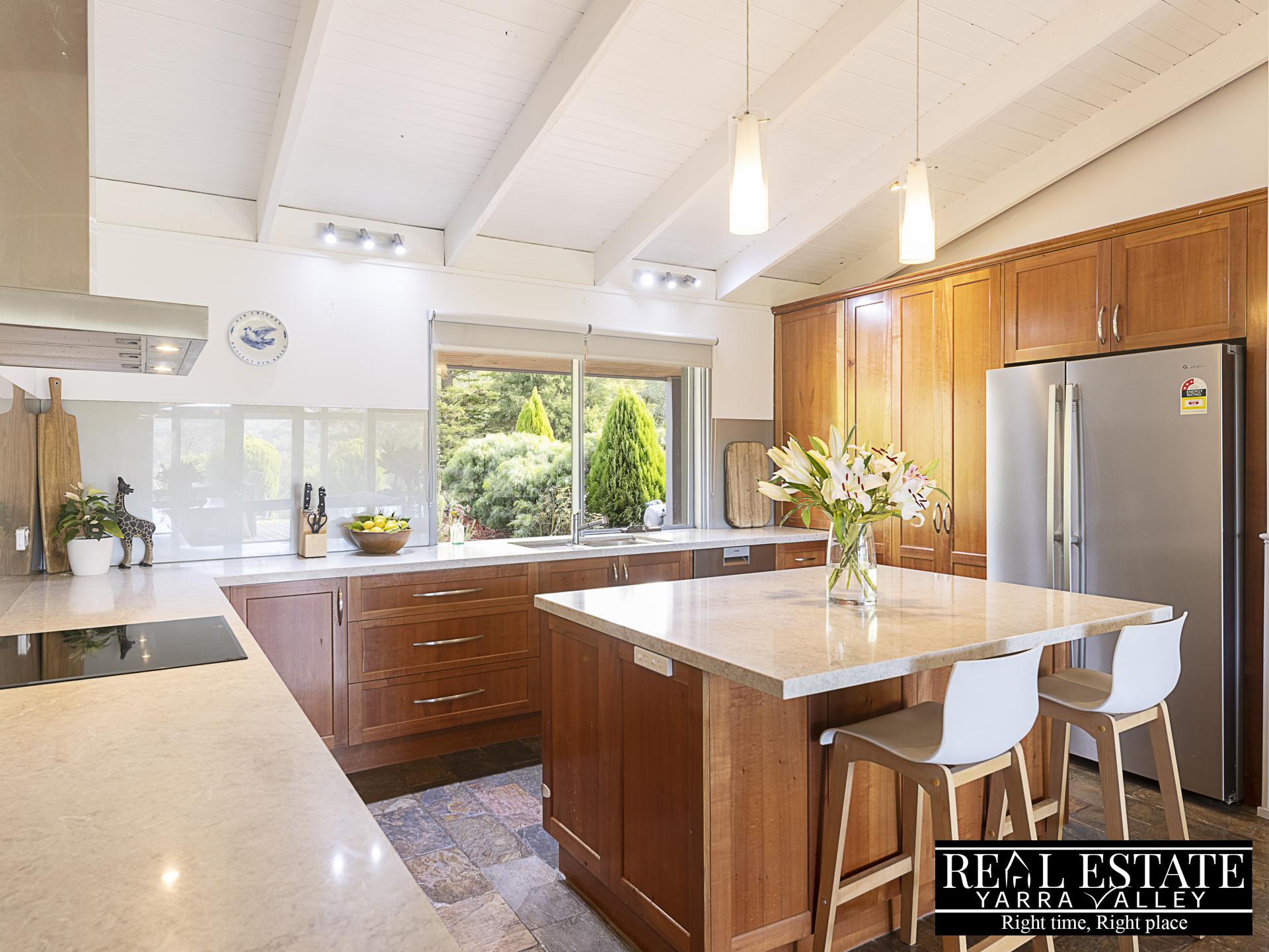 30 Hillcrest Grove, HEALESVILLE, VIC 3777 AUS