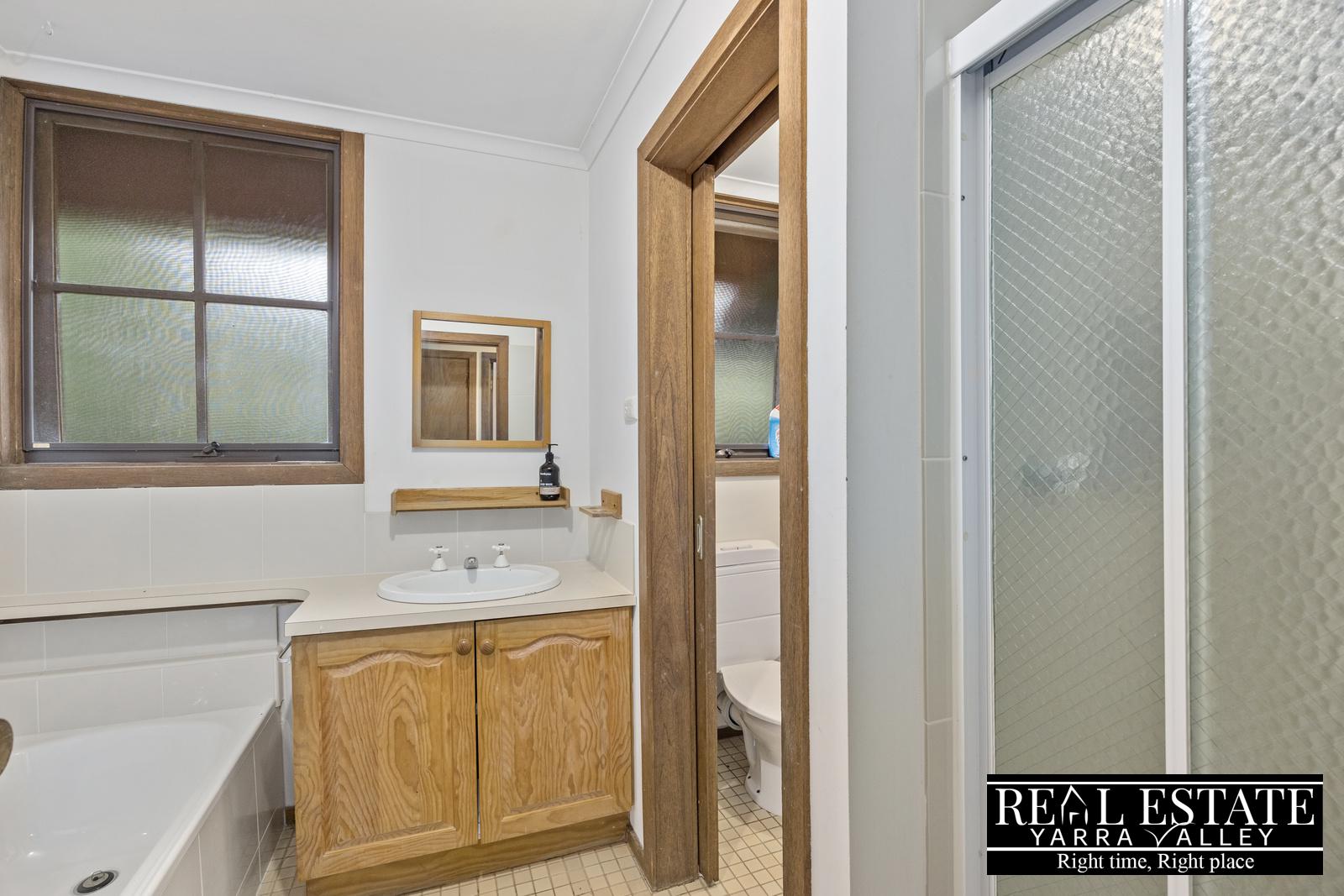 8 Swiss Chalet Road, BADGER CREEK, VIC 3777 AUS