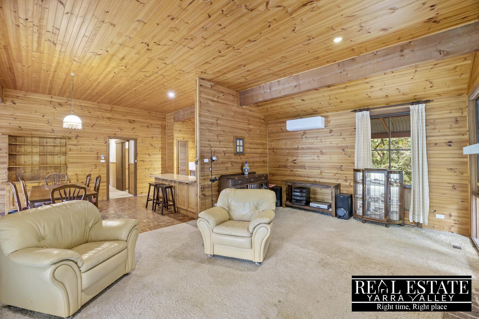 8 Swiss Chalet Road, BADGER CREEK, VIC 3777 AUS