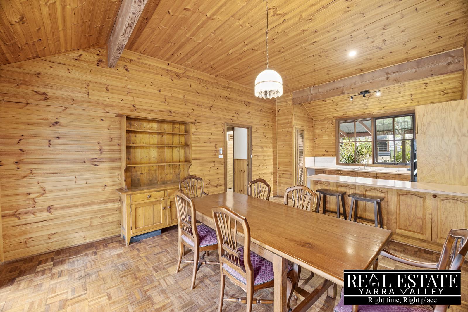 8 Swiss Chalet Road, BADGER CREEK, VIC 3777 AUS