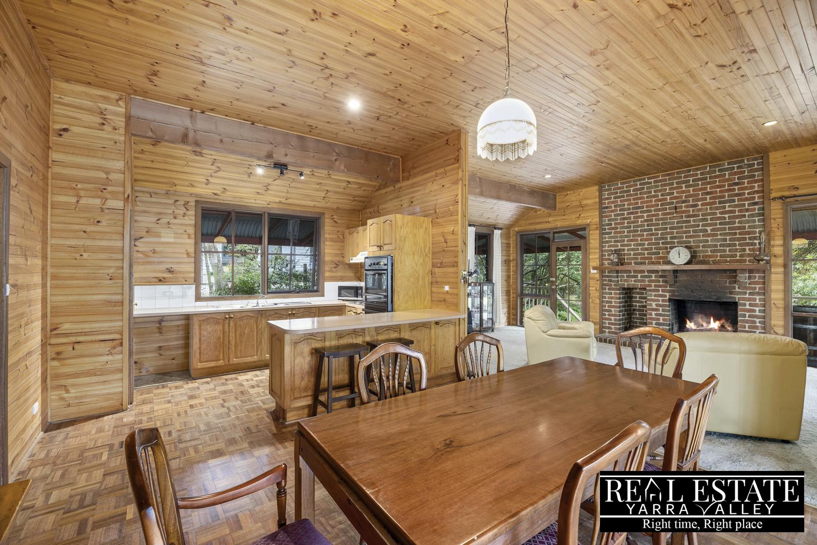 8 Swiss Chalet Road, BADGER CREEK, VIC 3777 AUS