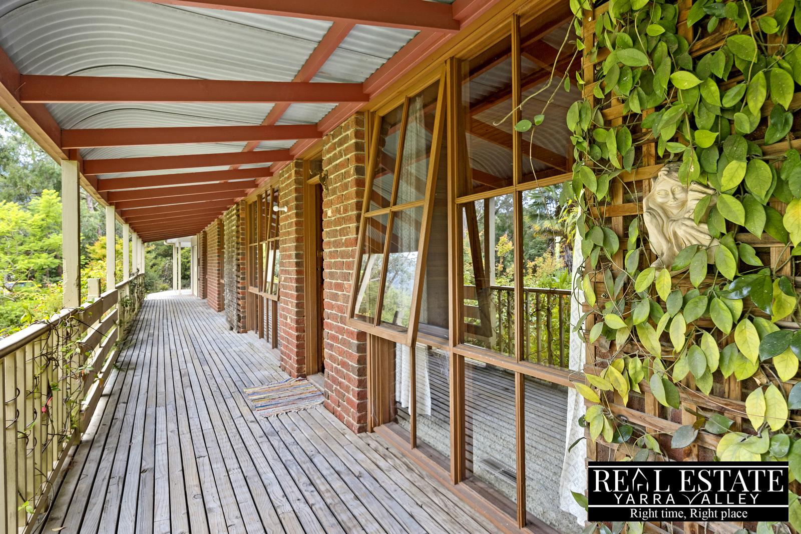 8 Swiss Chalet Road, BADGER CREEK, VIC 3777 AUS