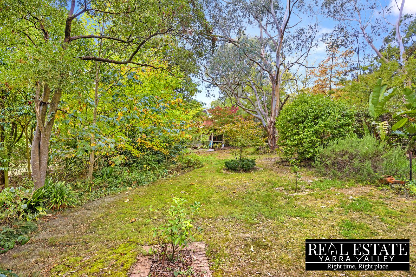 8 Swiss Chalet Road, BADGER CREEK, VIC 3777 AUS